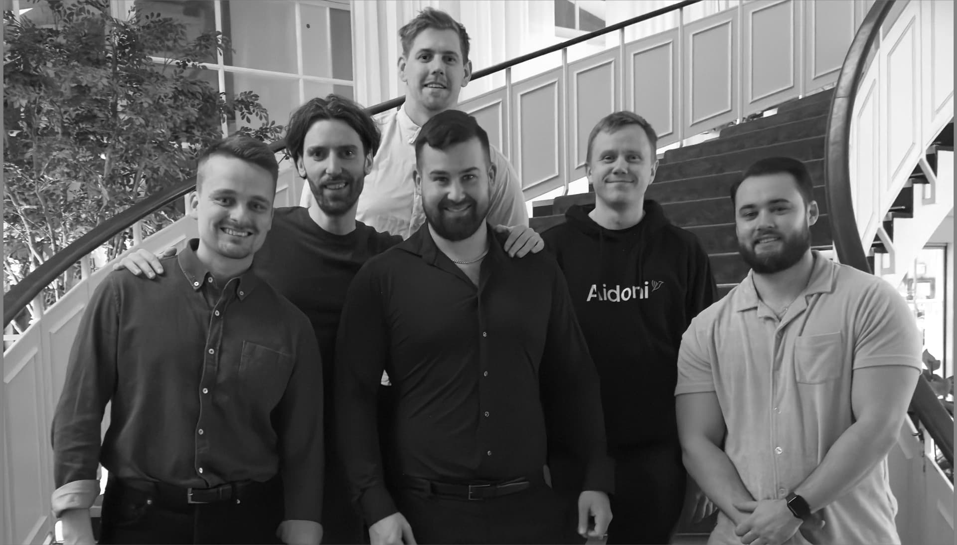 Aidoni team i ett arbetsmöte